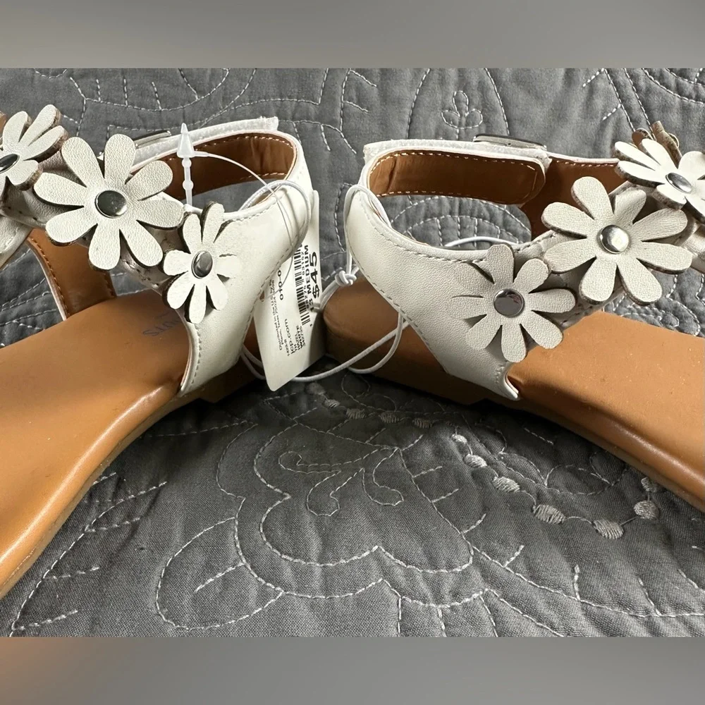 Thereabouts Girls White Hazel Adjustable Strap Flat Sandals NWT Little Girls 13